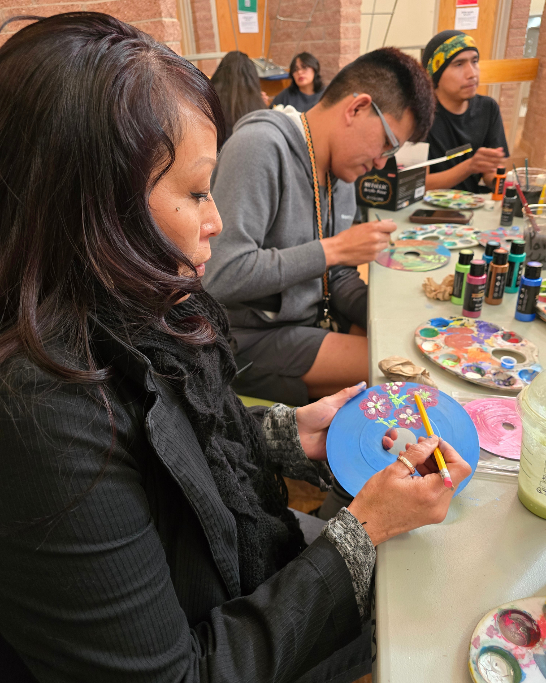 KXWR Hosts Vinyl Art Activity During Welcome Back Week